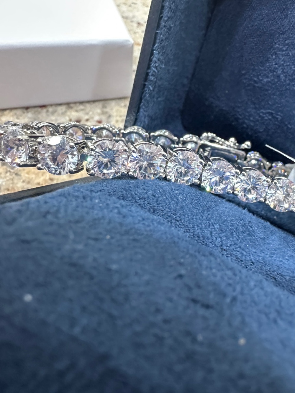 NWT TENNIS BRACELET 18K WHITE GOLD NEIMAN MARCUS - Picture 3 of 5